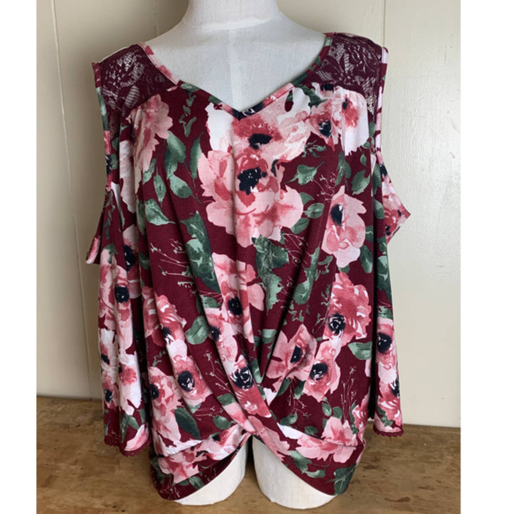 Absolutely Famous Cold Shoulder Top Juniors Plus 2X Floral